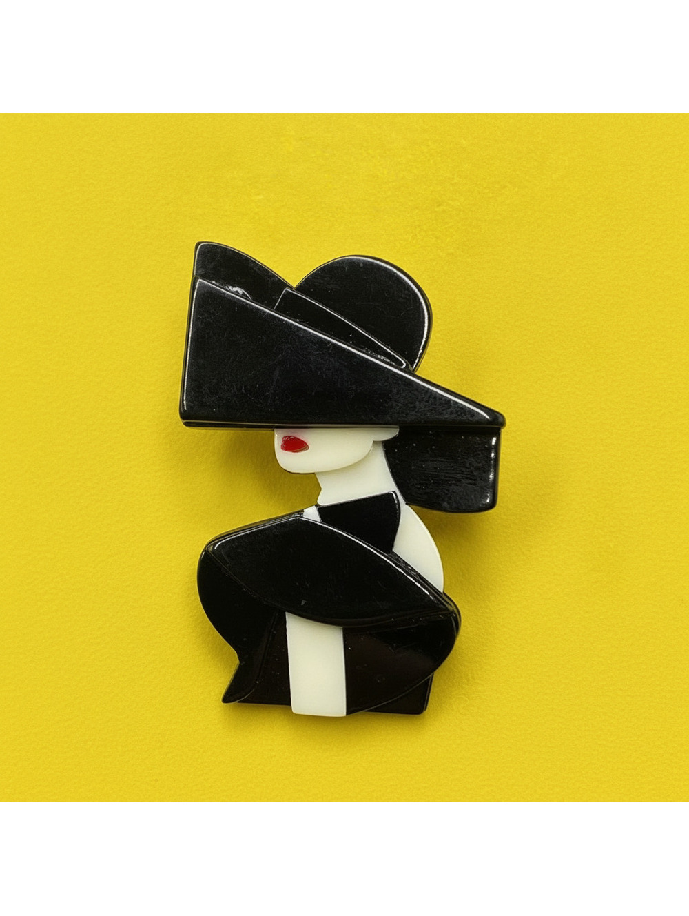Modern Women in Black Acrylic Brooch 🦩
